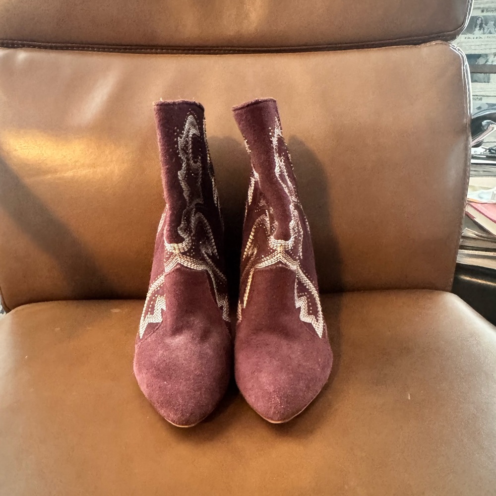 Steve Madden Size 6 Burgundy Suede Western Embroidered Ankle Booties Heels - Picture 6 of 8